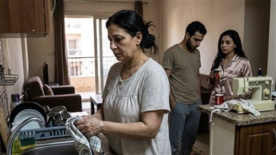 أخويا الصغير بعد ما ربيته عاوز يطردني