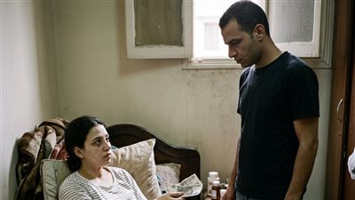 جوزي خلّاني أدفع نص الإيجار وأنا عيانة   ​بقلم: منى السيد